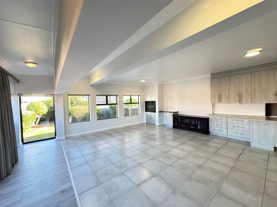4 Bedroom Property for Sale in Hartenbos Heuwels Western Cape